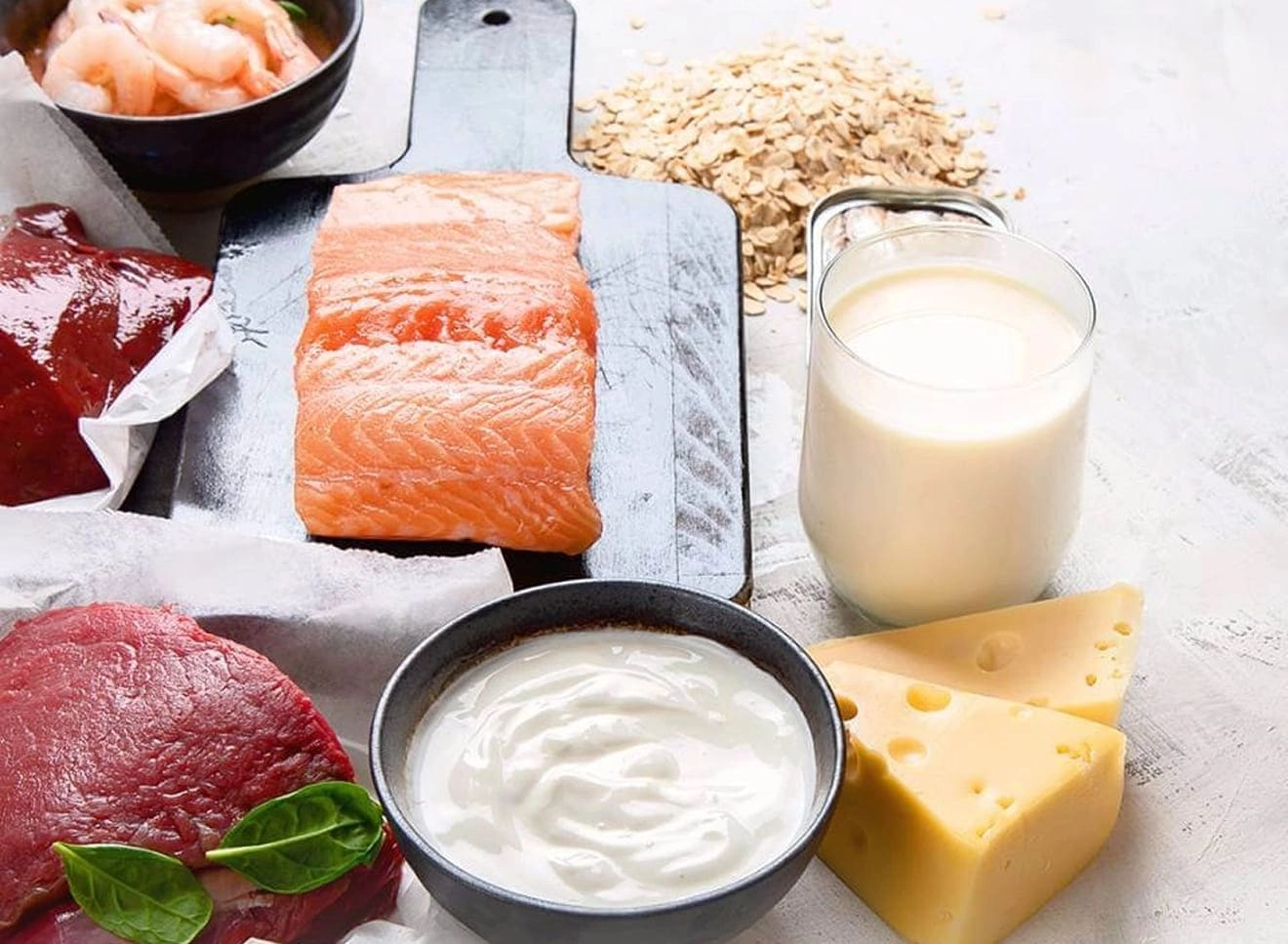 IMAGEM ILUSTRATIVA - MESA COM ALIMENTOS SAUDÁVEIS