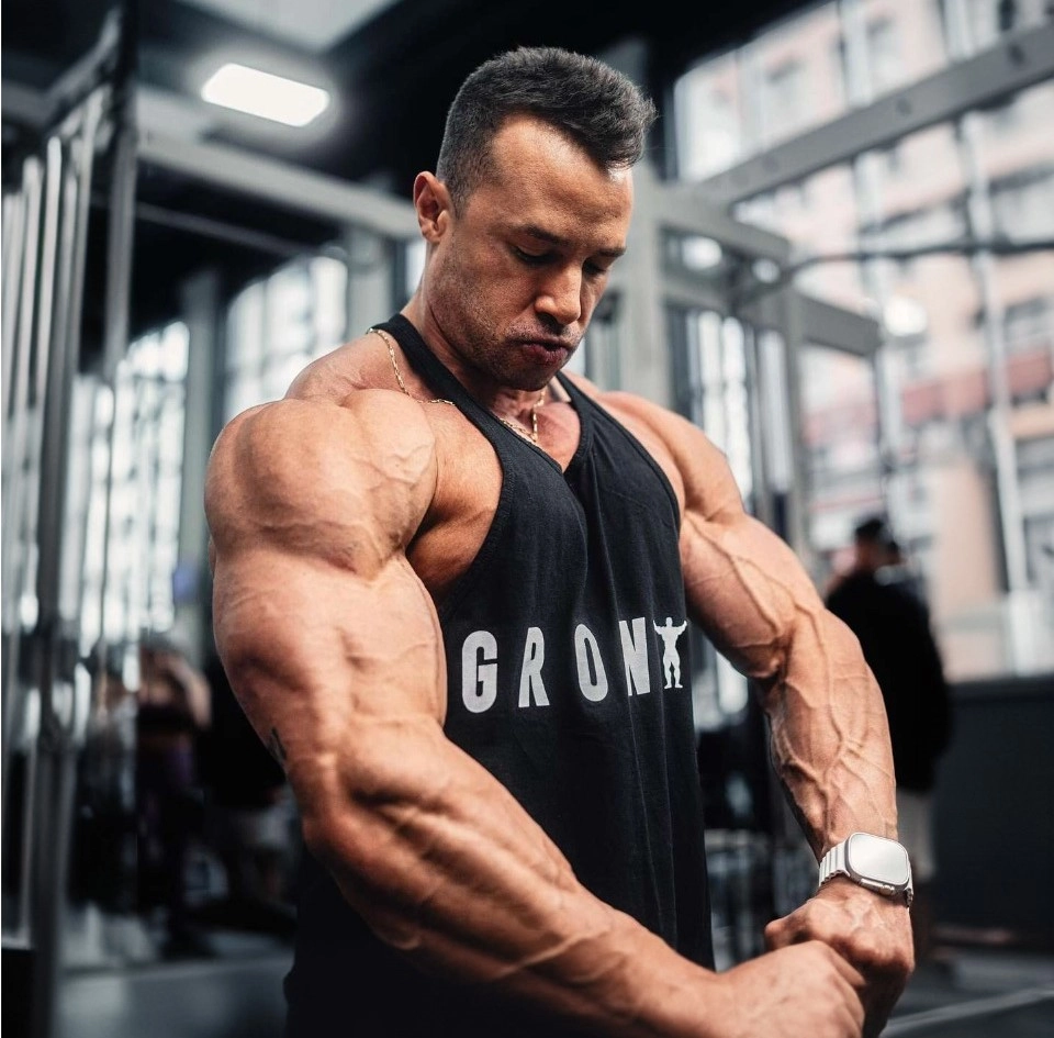 Diogo Montenegro Atleta TEAMGROWTH dentro de uma academia