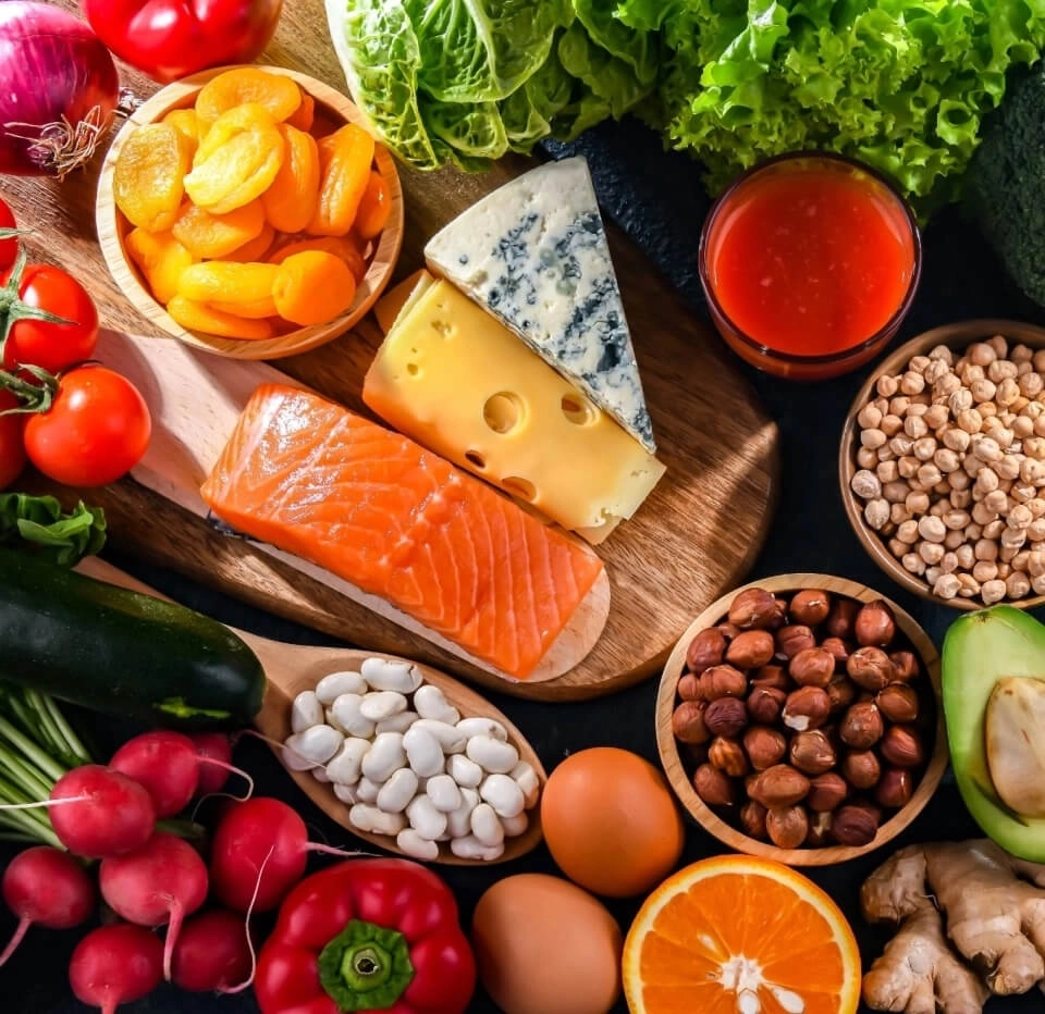 GROWTH SUPPLEMENTS - Imagem ilustrativa mesa de alimentos.