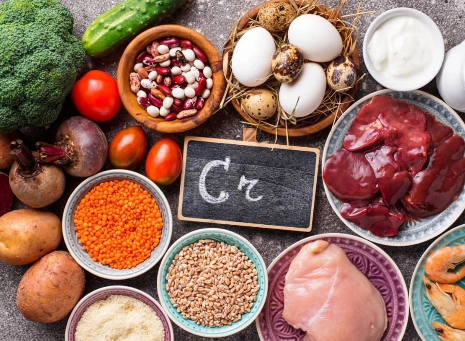 GROWTH SUPPLEMENTS - Mesa com vários alimentos