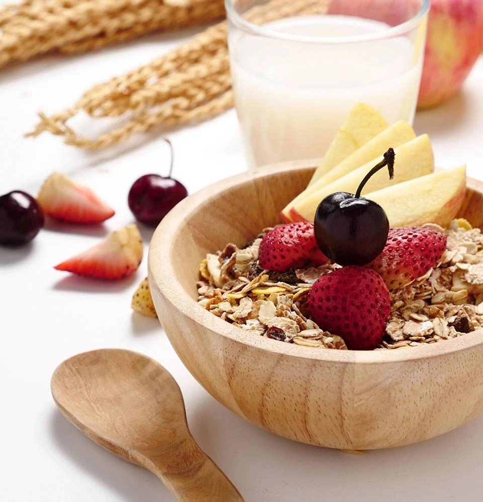 GROWTH SUPPLEMENTS - Imagem ilustrativa tigela de frutas com aveia