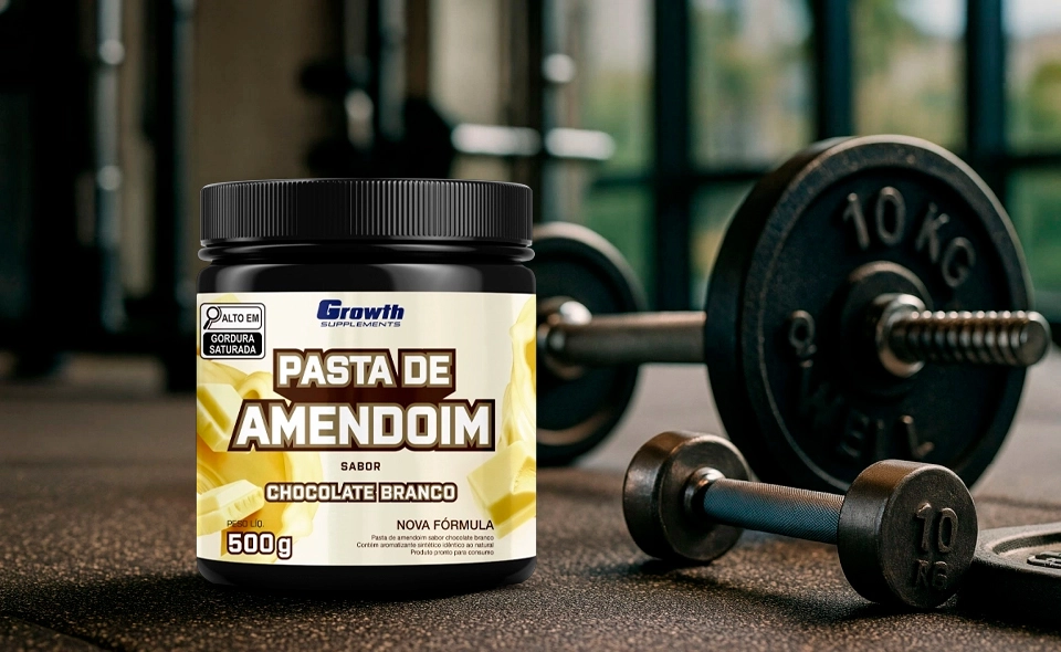 Pasta de amendoim sabor chocolate branco Growth Supplements ao fundo uma academia