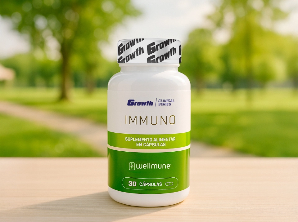 Immuno Wellmune Growth Supplements em uma mesa de madeira, com um parque atrás
