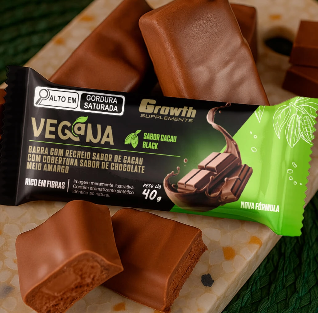 Barra de proteína vegana sabor cacau black em cima de uma tábua