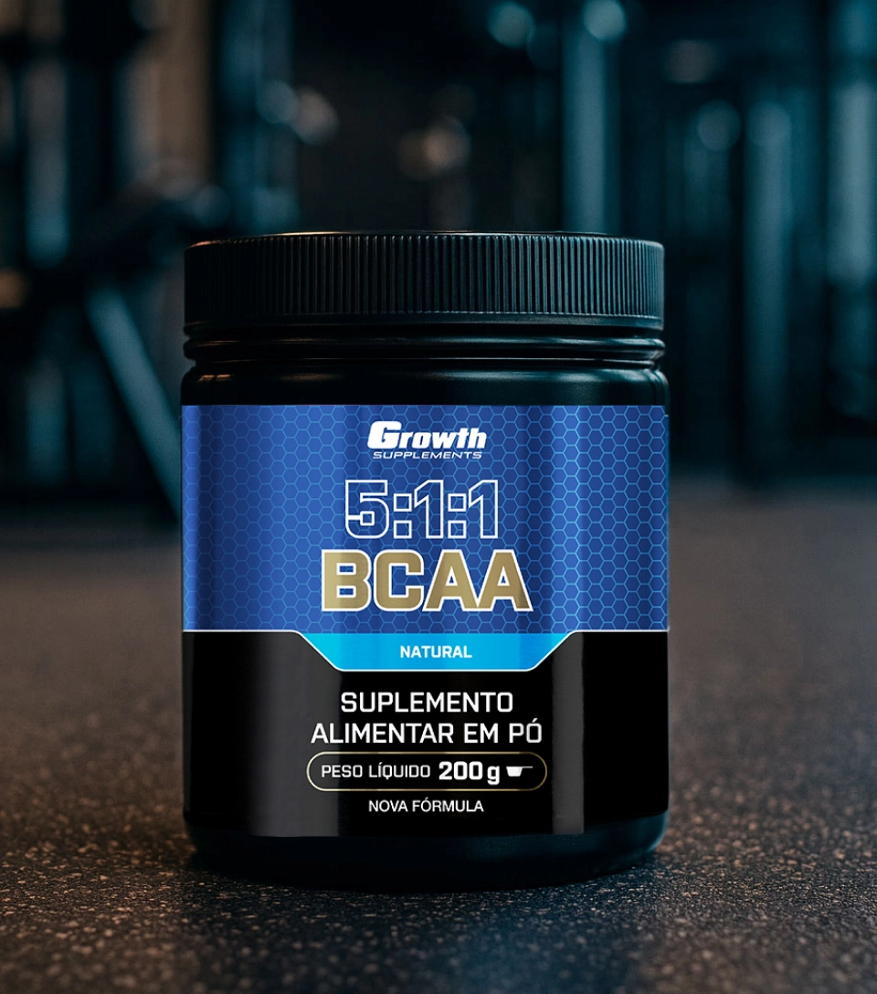 BCAA (5:1:1) (200g) (em pó) - Growth Supplements no fundo uma academia