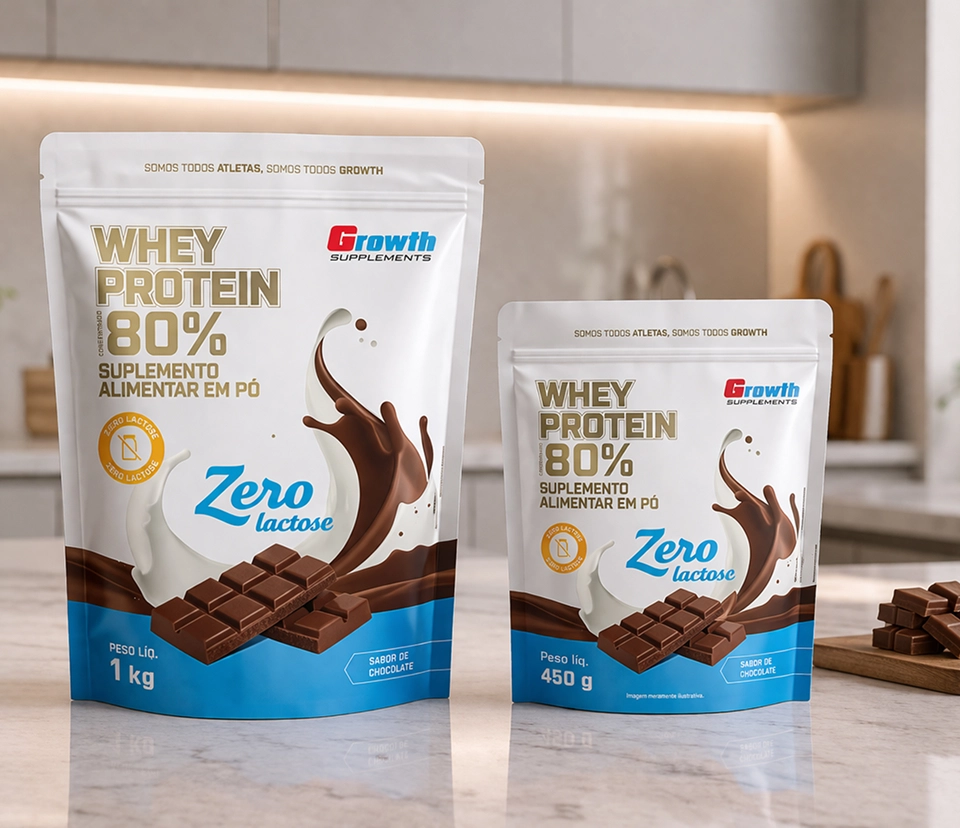 GROWTH SUPPLEMENTS - Embalagem de Whey Protein Zero Lactose no balcão de uma cozinha
