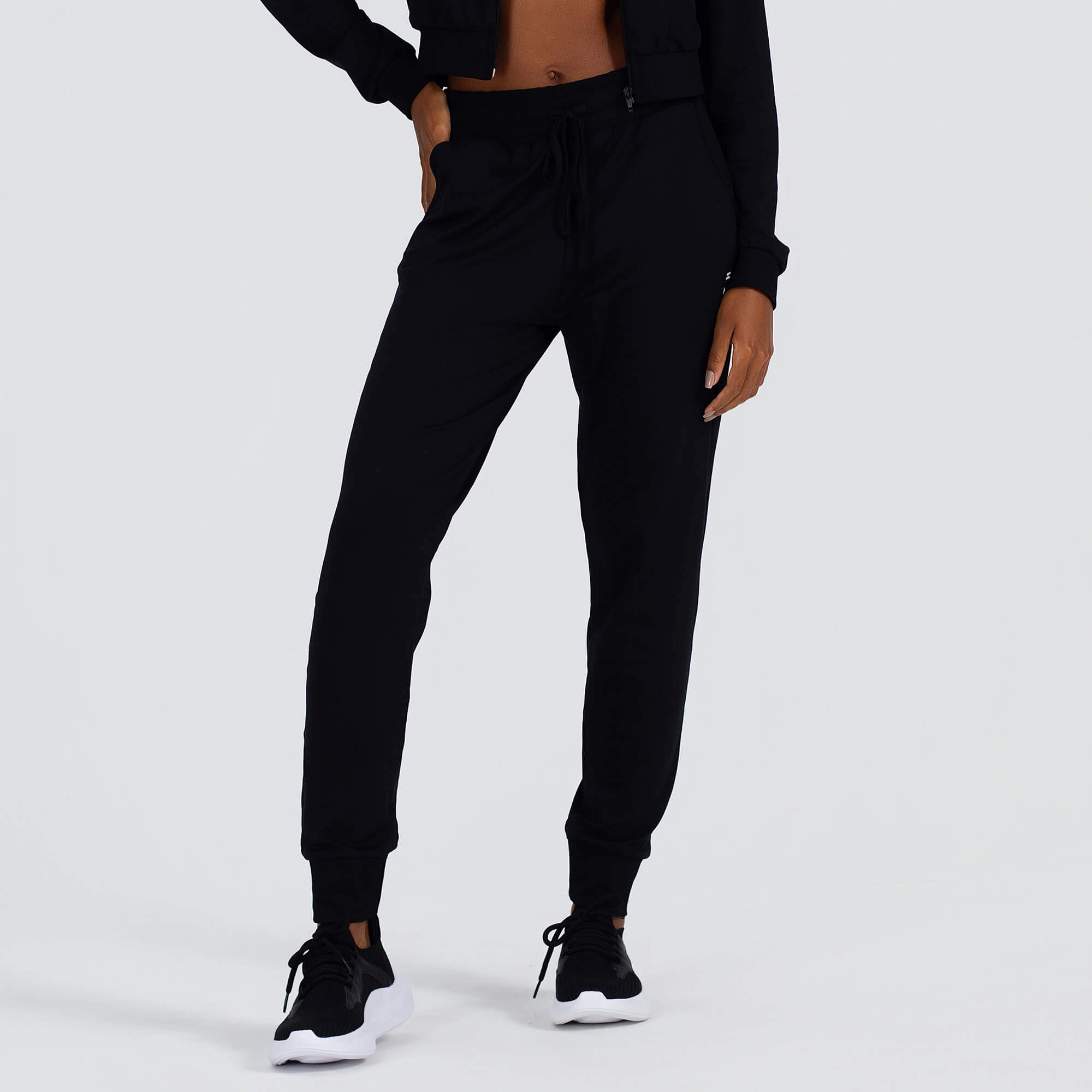 Calça Growth Punhos e Cordão Preto