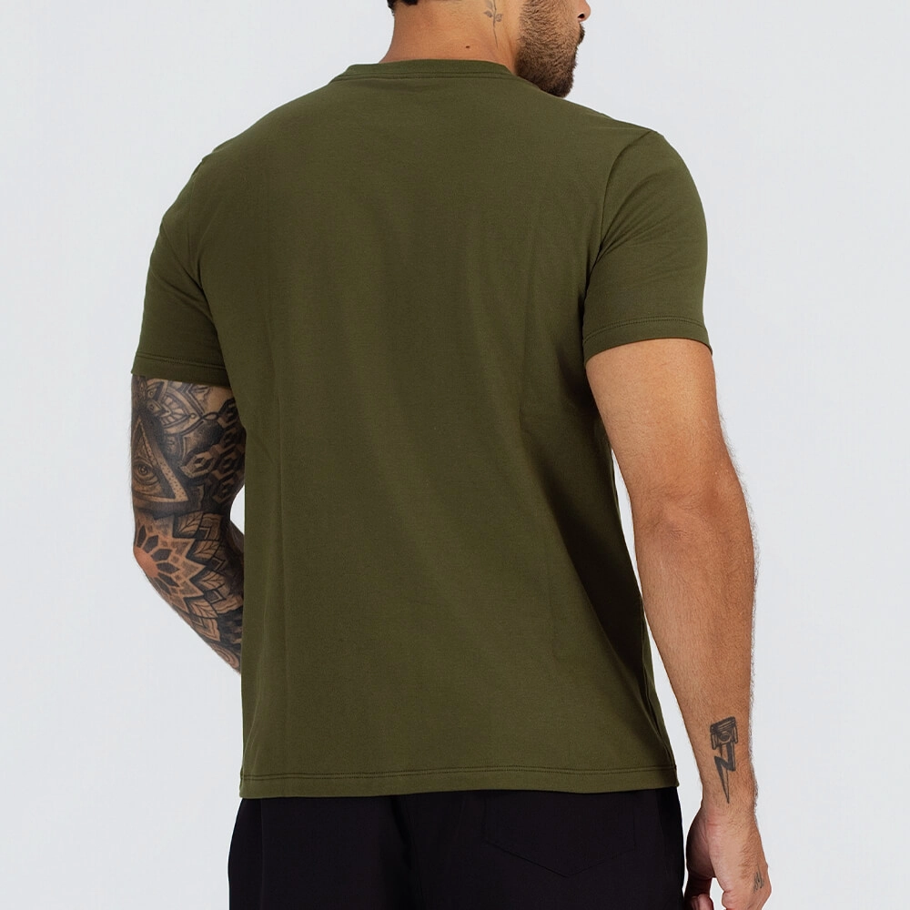 Camiseta Growth manga curta com silk logo verde militar