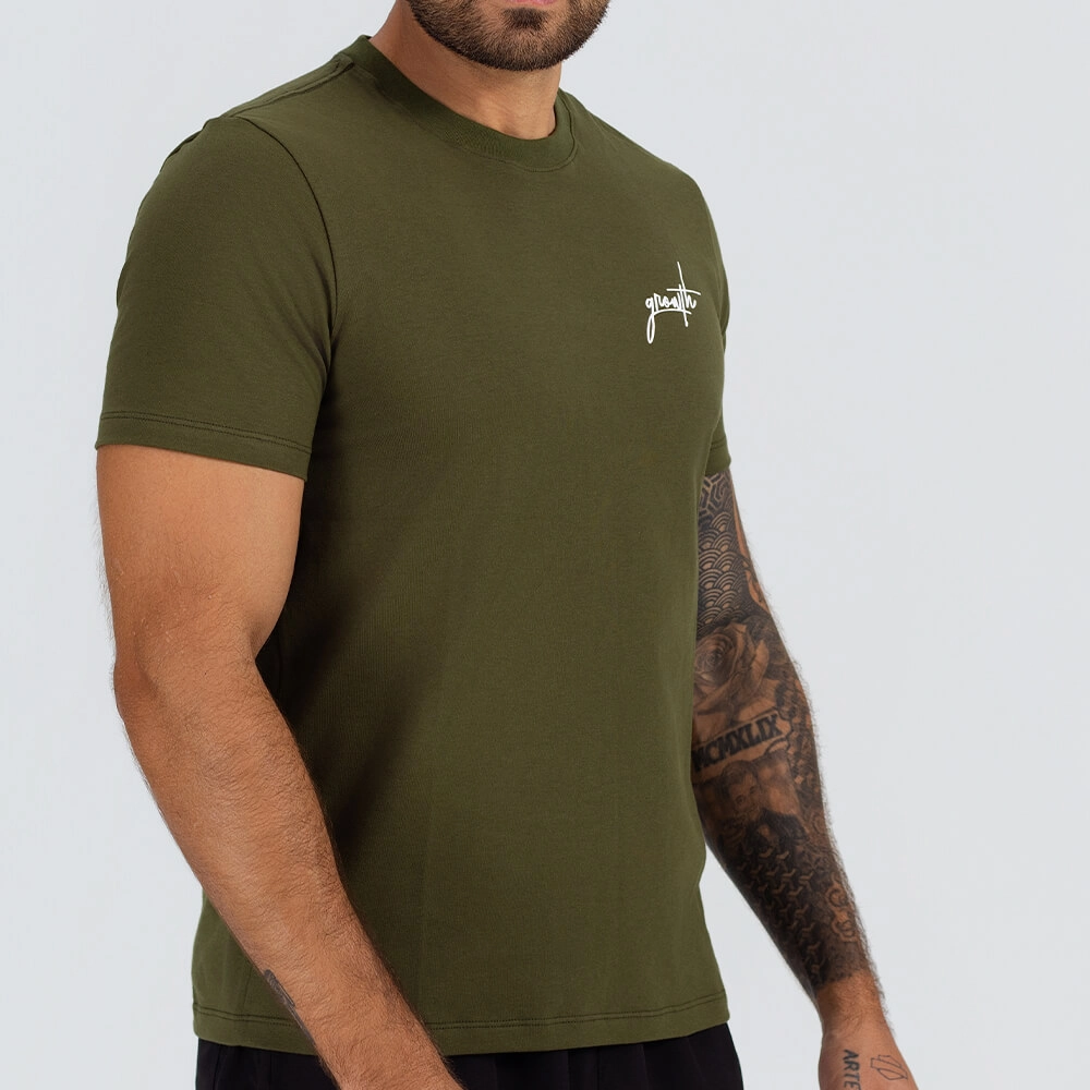 Camiseta Growth manga curta com silk logo verde militar