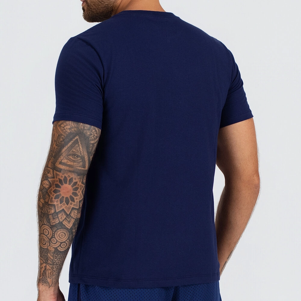 Camiseta Growth manga curta com silk logo azul marinho